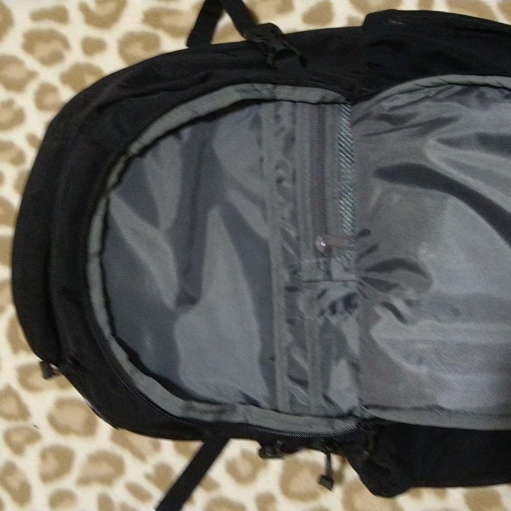 Backpack - Picture 2 of 6